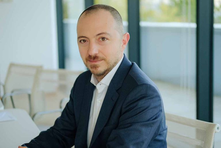 Studiu Deloitte: vizionarea programelor TV și a filmelor acasă rămâne activitatea preferată de divertisment pentru consumatorii de toate vârstele, cu excepția Generației Z, a cărei atenție se îndreaptă către jocurile video
