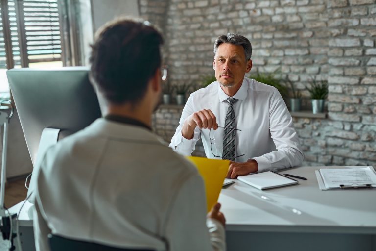 Sondaj eJobs: 1 din 2 angajați se așteaptă la o mărire salarială în 2025. Doar 23% dintre cei care lucrează sunt mulțumiți de salariile pe care le au