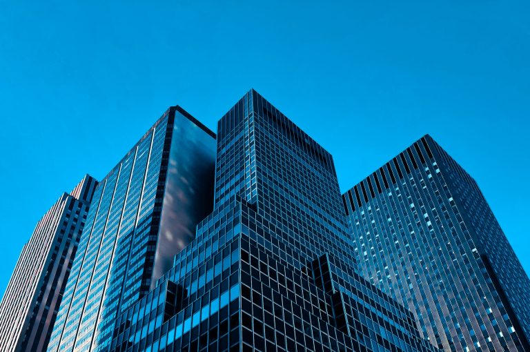 Colliers: Sectorul imobiliar românesc și-a continuat redresarea accelerată în prima jumătate a anului, dar va fi greu să păstreze ritmul în perioada următoare
