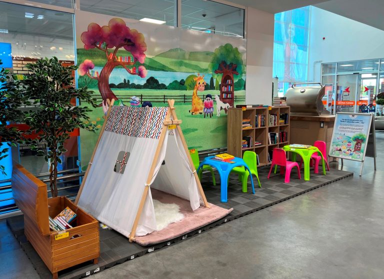 Dedeman, donație de cărți pentru școli din zone defavorizate