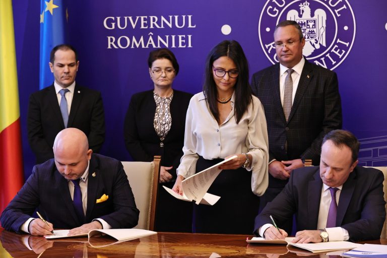 Convențiile de implementare pentru Programul IMM INVEST PLUS, cea mai mare schemă de ajutor de stat dedicată IMM-urilor, au fost semnate astăzi la Palatul Victoria.