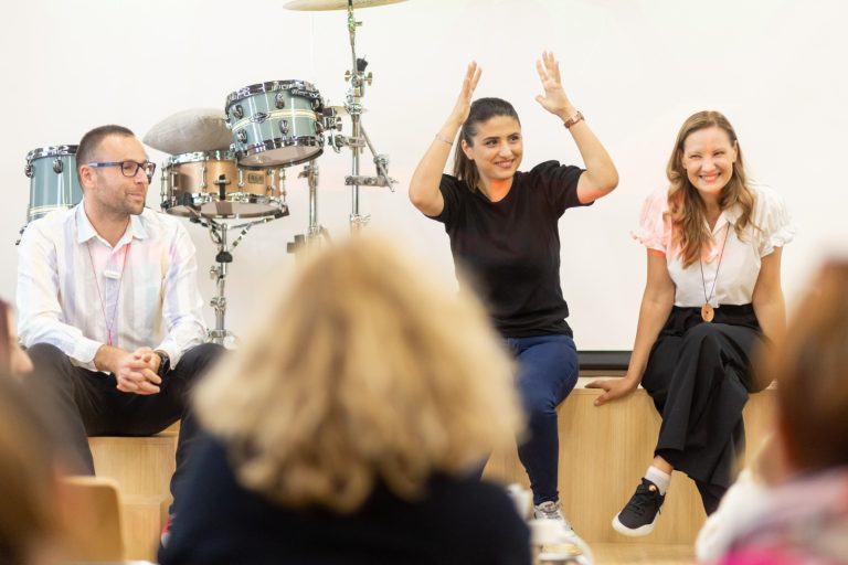 Platformă digital-interactivă pentru persoane cu deficiențe de auz