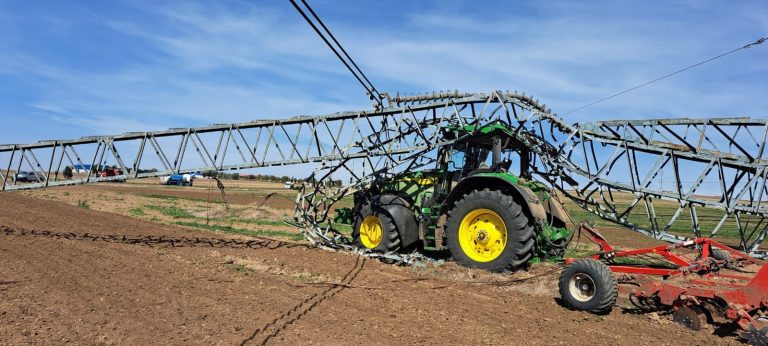 CNTEE Transelectrica SA și SMART SA – intervenție rapidă pentru repunerea în funcțiune a Liniei 400 kV Constanța Nord – Tariverde, în urma unui stâlp doborât de către un utilaj agricol