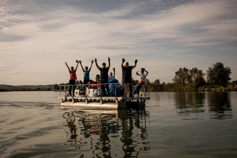 OTP Bank România, parteneriat cu Asociația Ape fără Plastic pentru ecologizarea râului Jiu