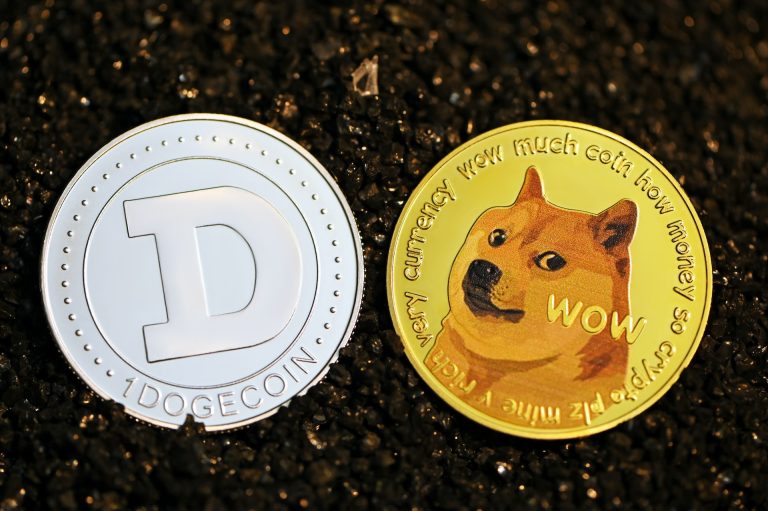 Dogecoin are parte de evoluții amețitoare după ce Musk a cumpărat Twitter