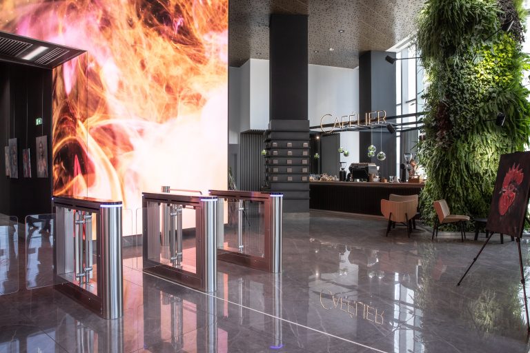 Contract de închiriere pe 10 ani între SkyTower și Cafélier