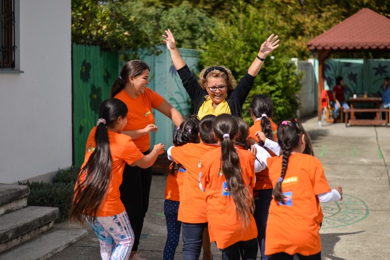 Sprijin social pentru 300 de copii din medii defavorizate