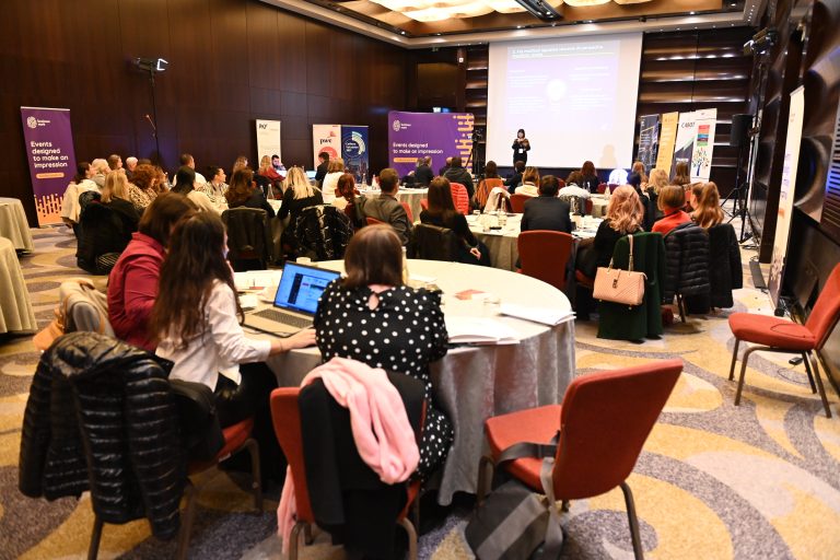 Impozitarea directă, beneficiile salariale și impozitarea lor, principalele modificări aduse Codului de procedură fiscală, tendințele în controalele anti-fraudă, noile modele de raportare fiscală, printre temele abordate în cadrul „Tax & Finance Forum București” 2022