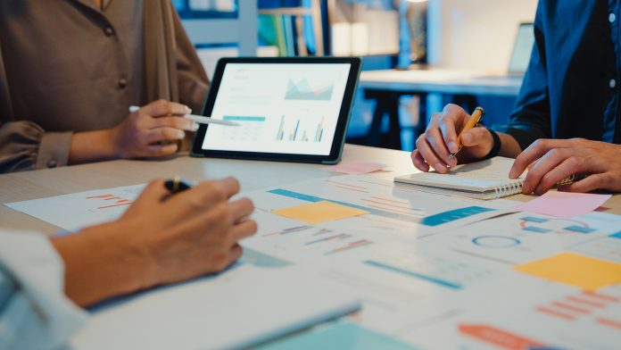 Close-up asia business people meeting plan analysis statistics b