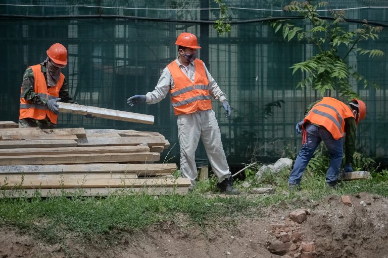 Aprobare guvernamentală pentru 100.000 de muncitori străini  