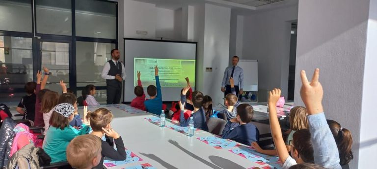 Peste 66.000 de români au învățat să aibă o relație mai bună cu banii în ultimul an la Școala de Bani