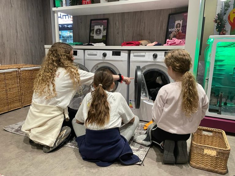 Arctic îi invită pe cei mici în Casa sustenabilă din Destiny Park pentru a învăța cum să aibă grijă de mediul înconjurător