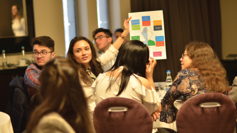 54% dintre tineri își caută primul job în prima jumătate a anului. Finance Recruitment Day revine primăvara aceasta cu noi oportunități