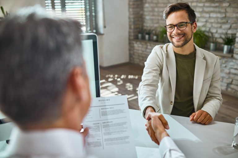 Angajatorii din străinătate au început recrutările pentru sezonul de vară. Peste 1.800 de joburi sunt disponibile în acest moment pentru cei care vor să lucreze în afara țării 
