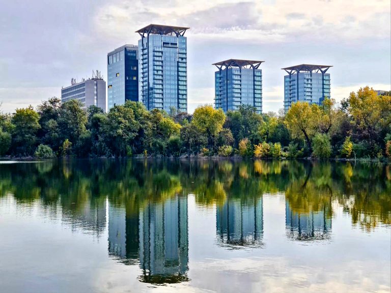 One United Properties raportează o cifră de afaceri consolidată de 1,2 miliarde de lei și un profit brut de 573,2 milioane de lei în 2022