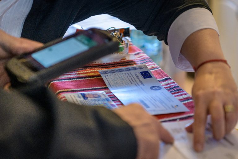 Poșta Română a început încasarea facturilor de energie cu cardurile MIPE