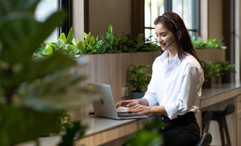 Creștere estimată cu 15% în 2023 a pieței echipamentelor pentru call centers din România