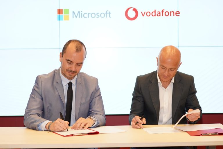 Vodafone și Microsoft își unesc forțele pentru a accelera digitalizarea sectoarelor public și privat din România