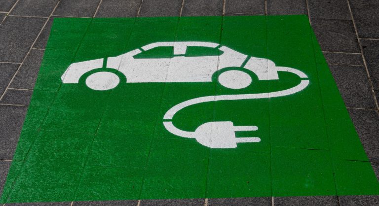 BYD și Tesla luptă pentru dominația globală în sectorul vehiculelor electrice