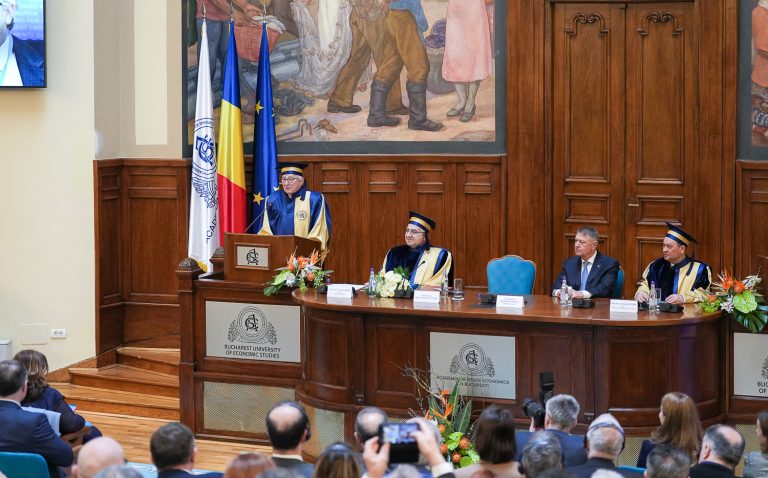 Jean-Claude Juncker, fost preşedinte al Comisiei Europene, doctor honoris causa al Academiei de Studii Economice din București