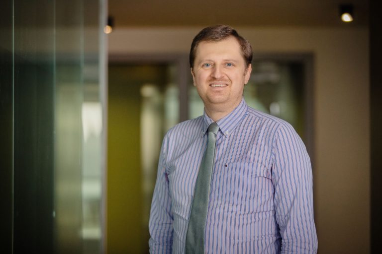 Studiu EY: Companiile din România consideră că măsurile de plafonare a prețului la energie nu și-au atins scopul pentru consumatori