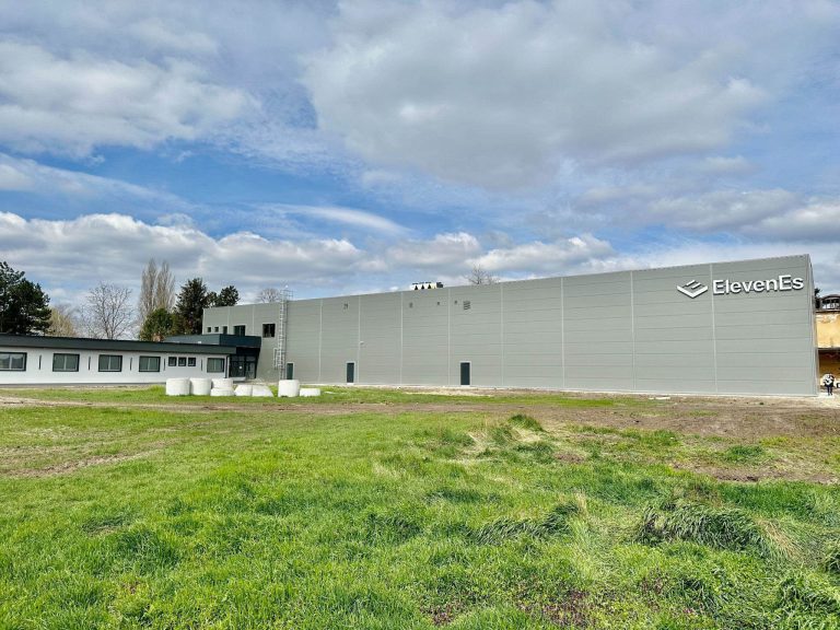 Elevenes deschide prima fabrică de celule de baterie LFP din Europa