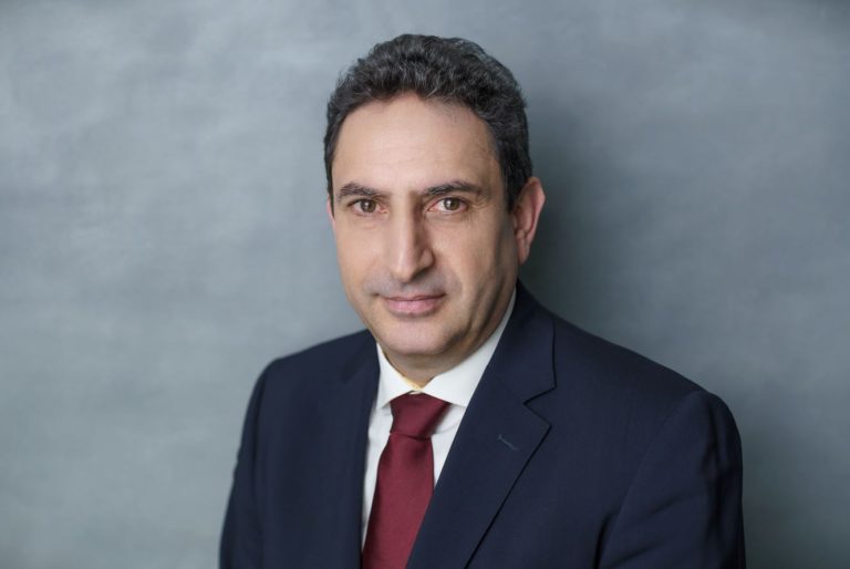 La nivel global, listările noi de acțiuni (IPO) s-au menținut la un nivel redus, bursele din SUA și Europa fiind afectate de volatilitatea din sectorul bancar