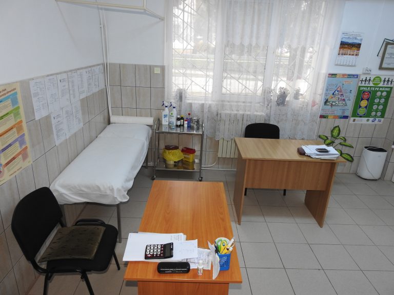 O șansă la viață prin cabinete medicale școlare și cursuri de prim-ajutor