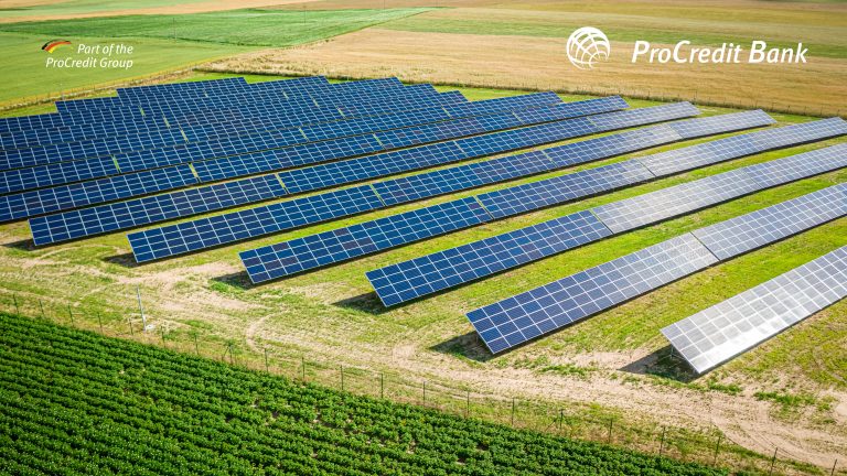 ProCredit Bank România sprijină Solar Global cu finanțare de 2.9 milioane de euro pentru construirea unui parc fotovoltaic în județul Cluj