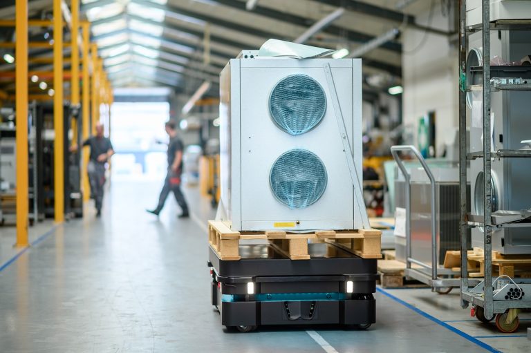 Roboții mobili autonomi pot fi alternativa la criza de personal din industria românească 