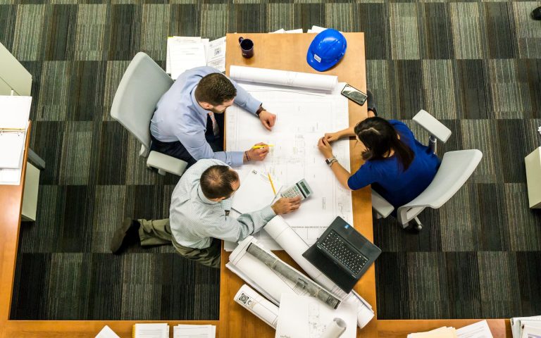 Companiile mici și foarte mici au crescut numărul de joburi față de primele 4 luni din 2024 – 28.000 de joburi au fost scoase în piață de la începutul anului de companiile cu maximum 10 angajați