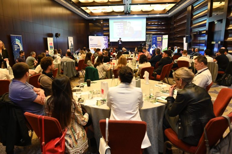 „Principala provocare, în România, este că nu privim sustenabilitatea ca pe o oportunitate de creștere business-ului”. Descoperă principalele concluzii ale conferinței ESG:ro 2023