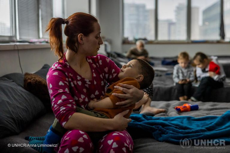UNHCR face apel la acțiuni colective. Raportul anual arată că numărul strămutărilor forțate atinge un nou record în 2022 