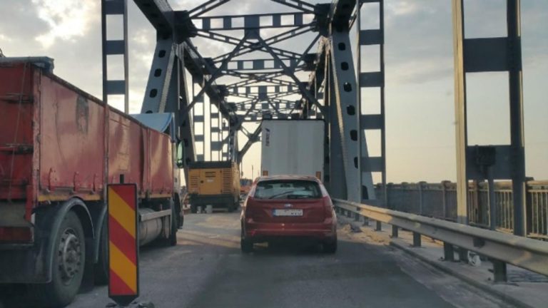 Transportatorii acuză operatorul parcării de camioane de la Ruse de practici abuzive 