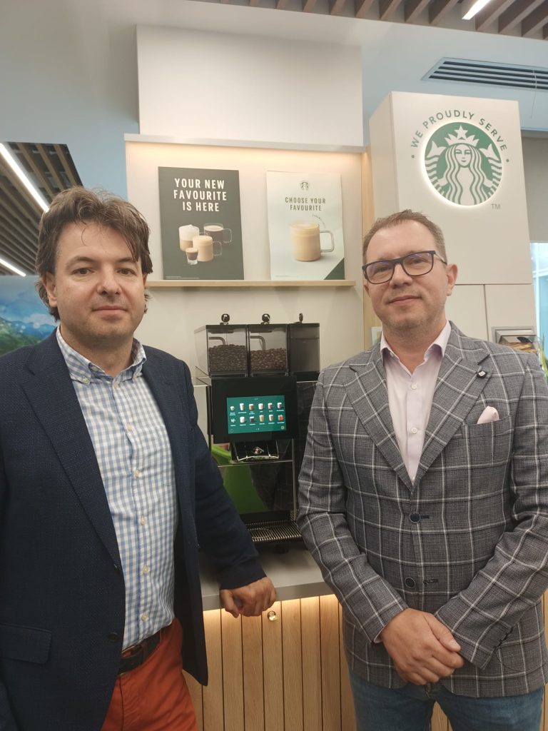 Soluții oferite de Nestlé Professional din Programul de cafea We Proudly Serve Starbucks®
