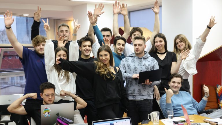 Încep înscrierile pentru admiterea la singura facultate de antreprenoriat din România cu burse de 25.000 euro