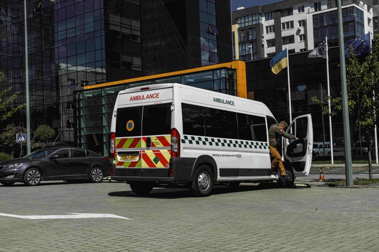 SoftServe, 1,2 milioane dolari, donație pentru achiziția a 100 de ambulanțe pentru Ucraina 