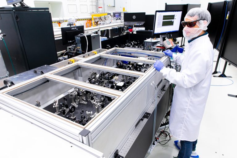 Pe platforma de la Măgurele, Școala de Vară de Știință și Tehnologie