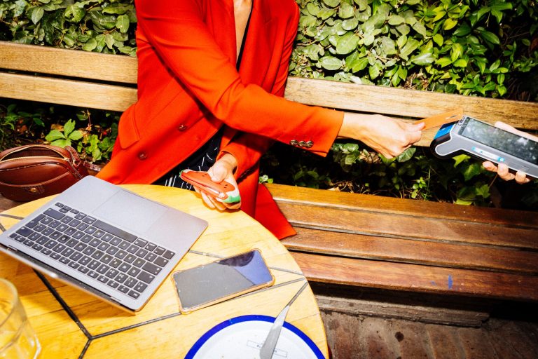 Studiu ING Bank: Unul din doi români nu își permite să economisească din cauza inflației