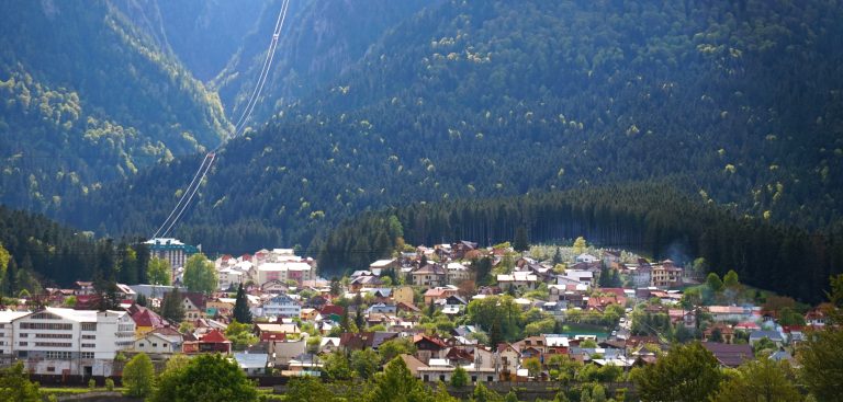 În vara 2023, în Prahova, numărul turiștilor  a crescut cu 11% față de anul precedent egalând, în sfârșit, după 4 ani de criza,  cifrele din 2019