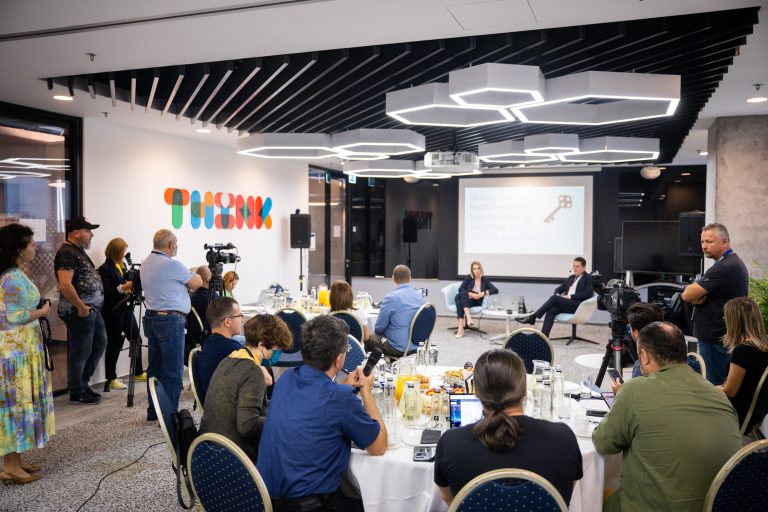 Studiul CEO IBM: 75% dintre companii consideră că organizația cu cea mai avansată inteligență artificială generativă câștigă, dar doar 29% cred că au expertiza internă necesară pentru a o adopta