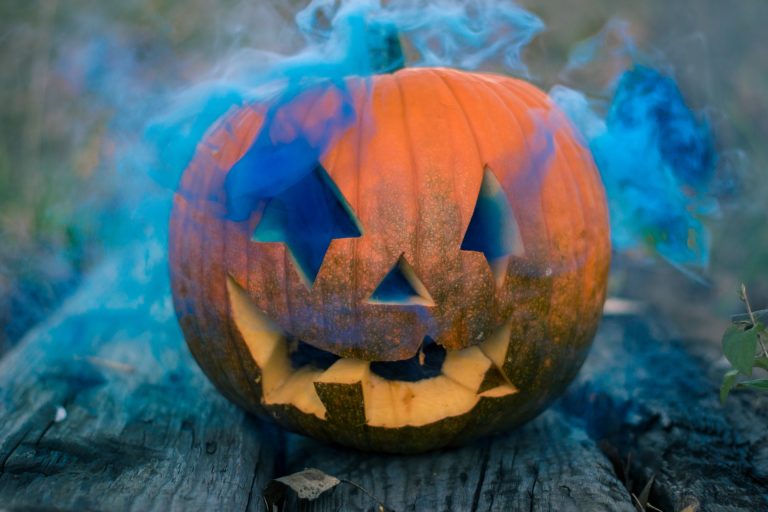 Bestjobs: Cum arată un Halloween înfricoșător pentru piața muncii: concedierile, tăierile de salariu și munca peste program îi sperie cel mai tare pe angajații români