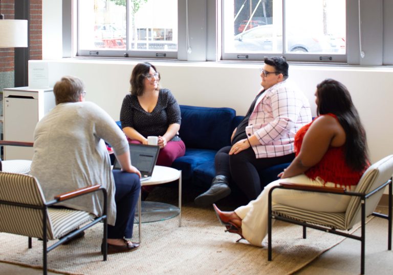 Angajații care suferă de obezitate lipsesc mai des de la locul de muncă și au un randament mai scăzut. „E nevoie de medii de lucru care să încurajeze un stil de viață sănătos”