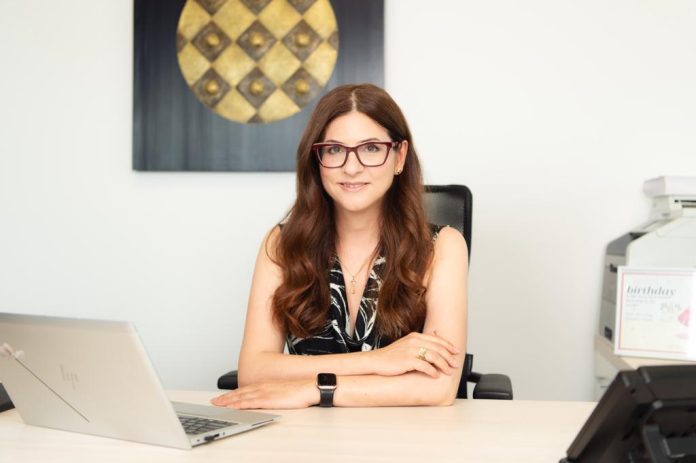 Lavinia Ivas - CEO Douglas Romania (landscape)