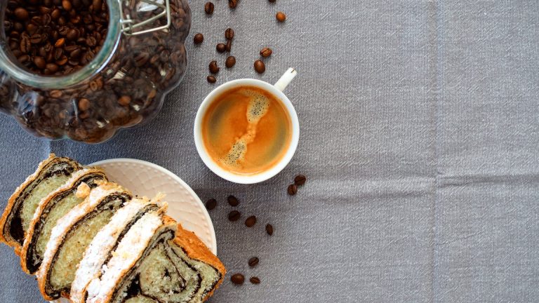 Colliers: Aproape jumătate dintre români aleg să ofere cadouri dulci de sărbători, față de o medie de 27% în regiunea CEE-6. Cozonacul este desertul vedetă din meniul de Crăciun