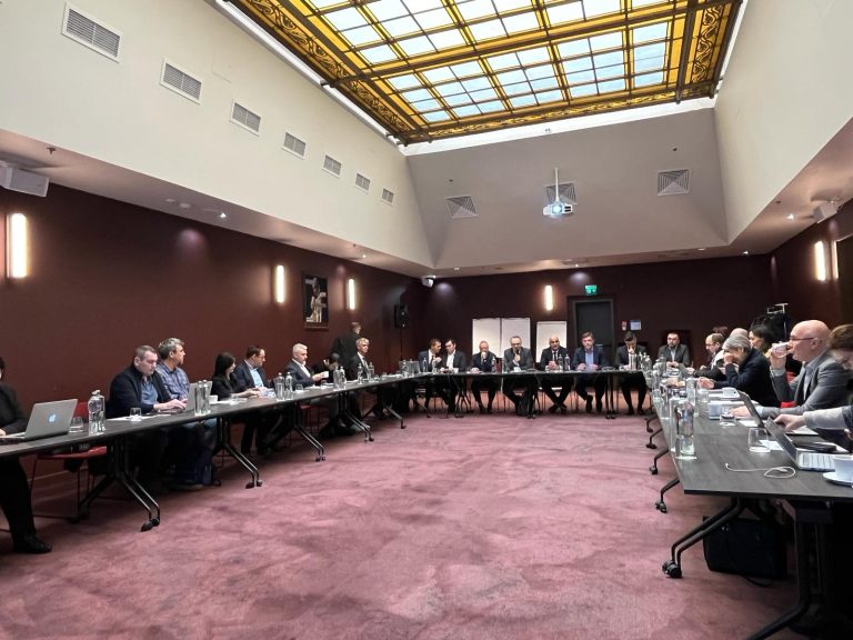 Creștere cu 120.000 a numărului de investitori în fonduri din România în 2023 față de 2022