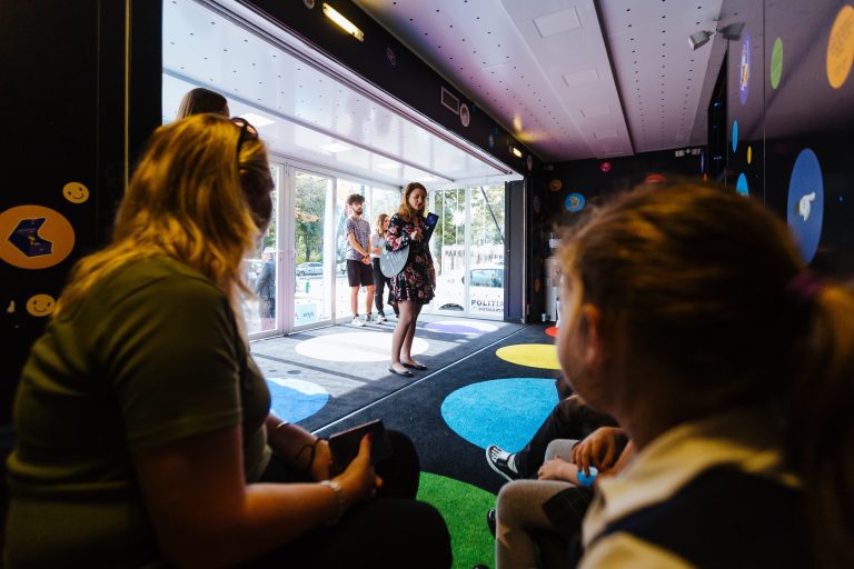 Banca Comercială Română depășește pragul de 1 milion de români educați financiar prin programele sale