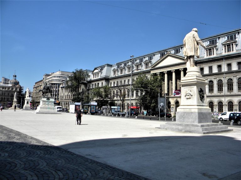 Universitatea din București scoate la concurs peste 6.000 de locuri la sesiunea de toamnă a admiterii 2025 