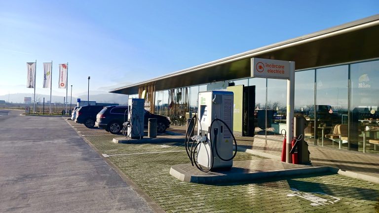 KMG Rompetrol Development implementează un proiect de eMobilitate, co-finanțat de Uniunea Europeană prin intermediul instrumentului de finanțare „Mecanismul pentru Interconectarea Europei” (CEF-Transport) 