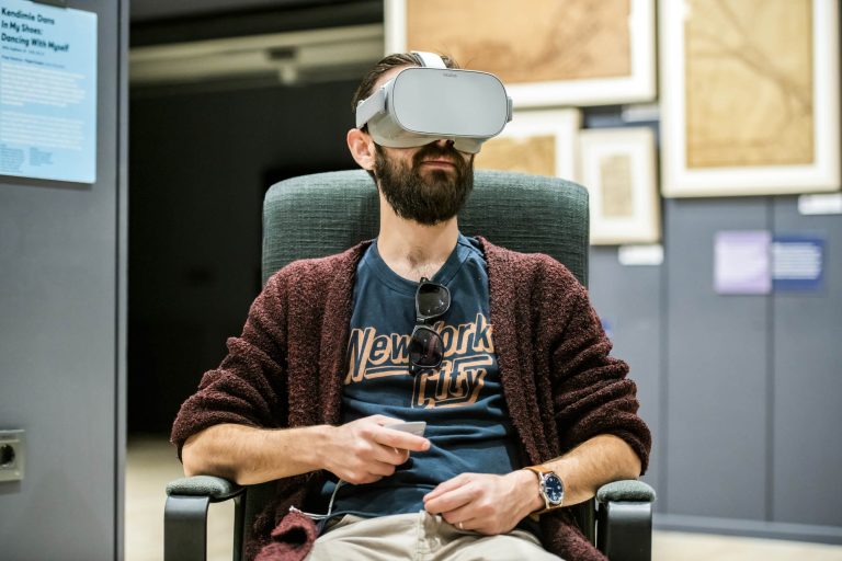 Conform unui sondaj, inteligența artificială și traducerea automată nu vor înlocui nevoia de învățare a limbilor străine